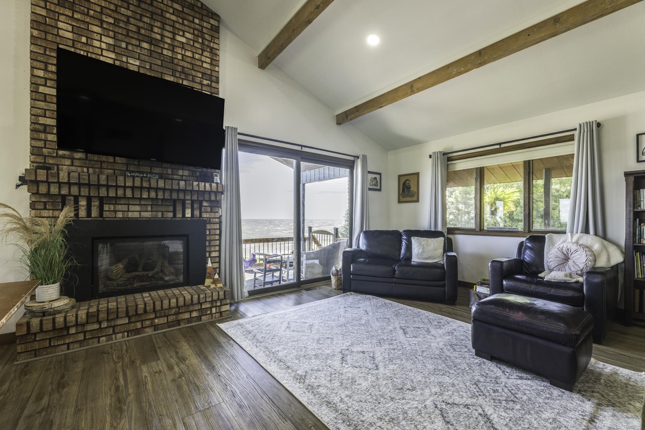 8915 Lakeshore Road