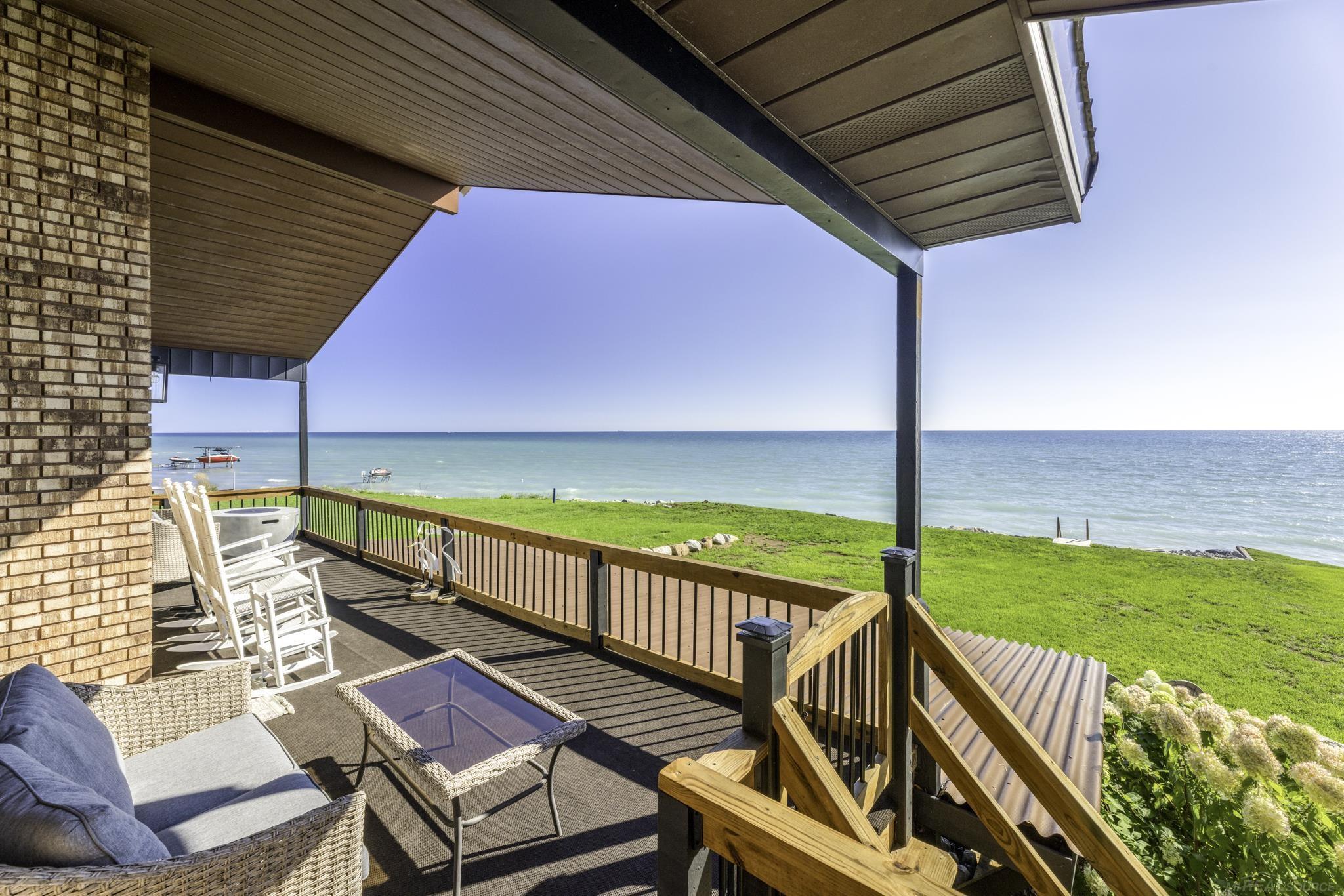 8915 Lakeshore Road