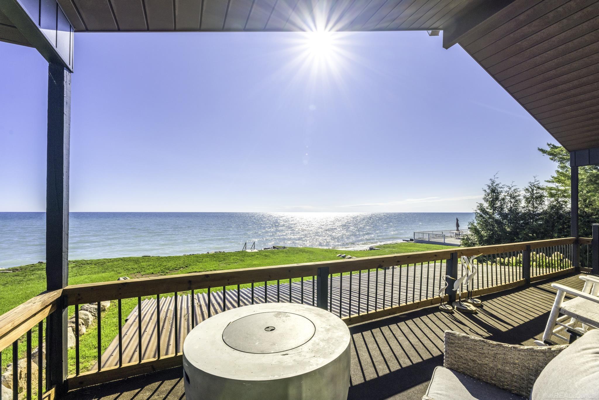 8915 Lakeshore Road