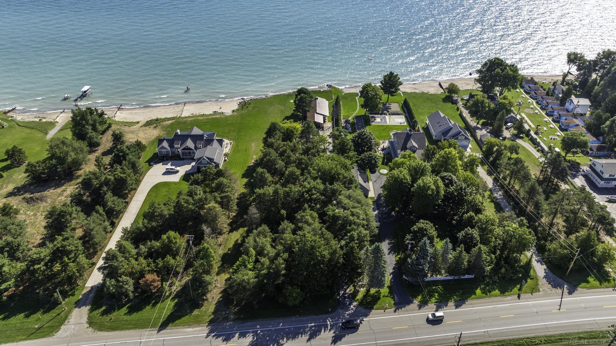 8915 Lakeshore Road