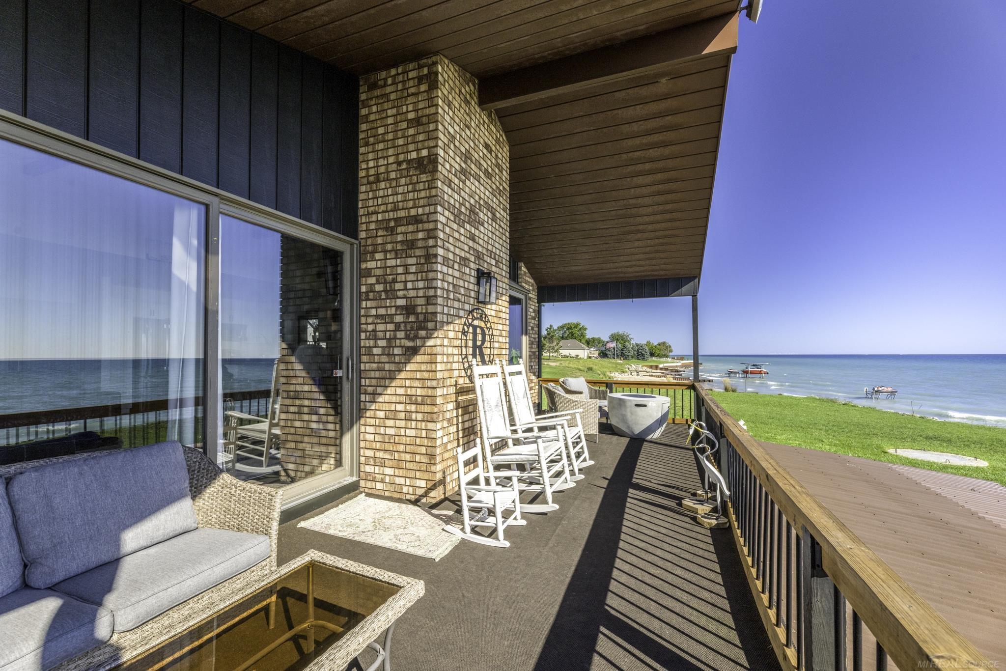 8915 Lakeshore Road