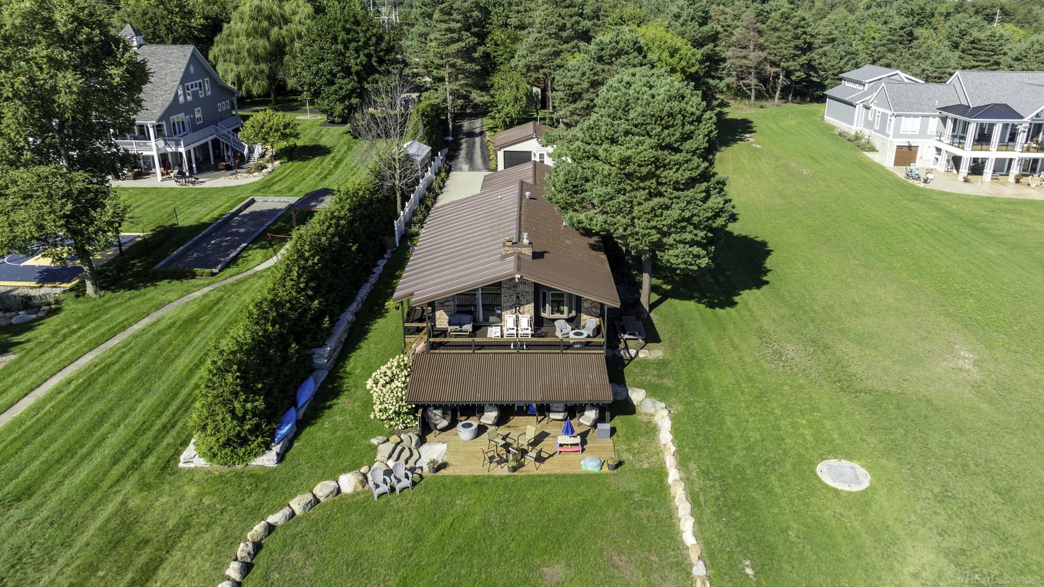 8915 Lakeshore Road