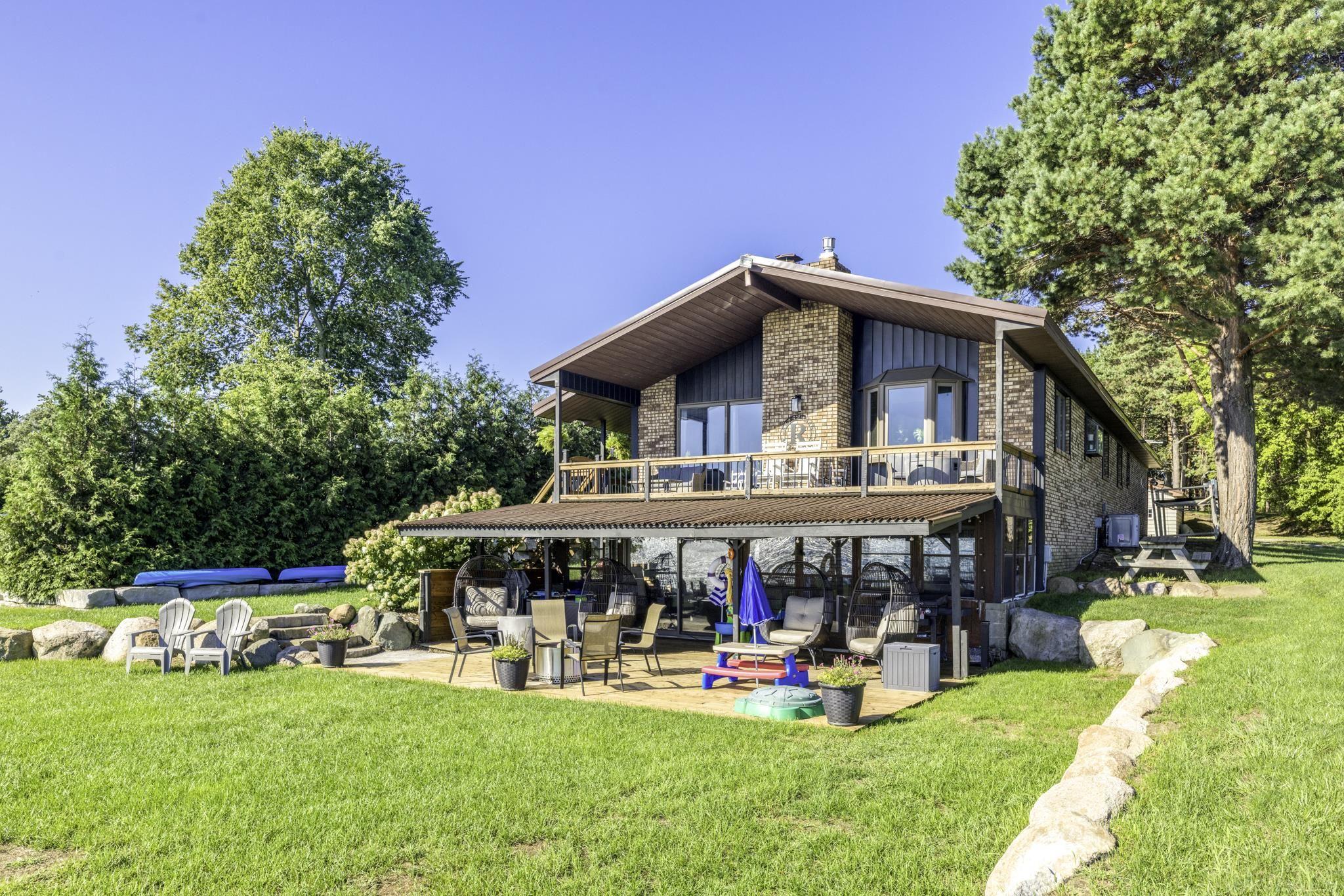 8915 Lakeshore Road