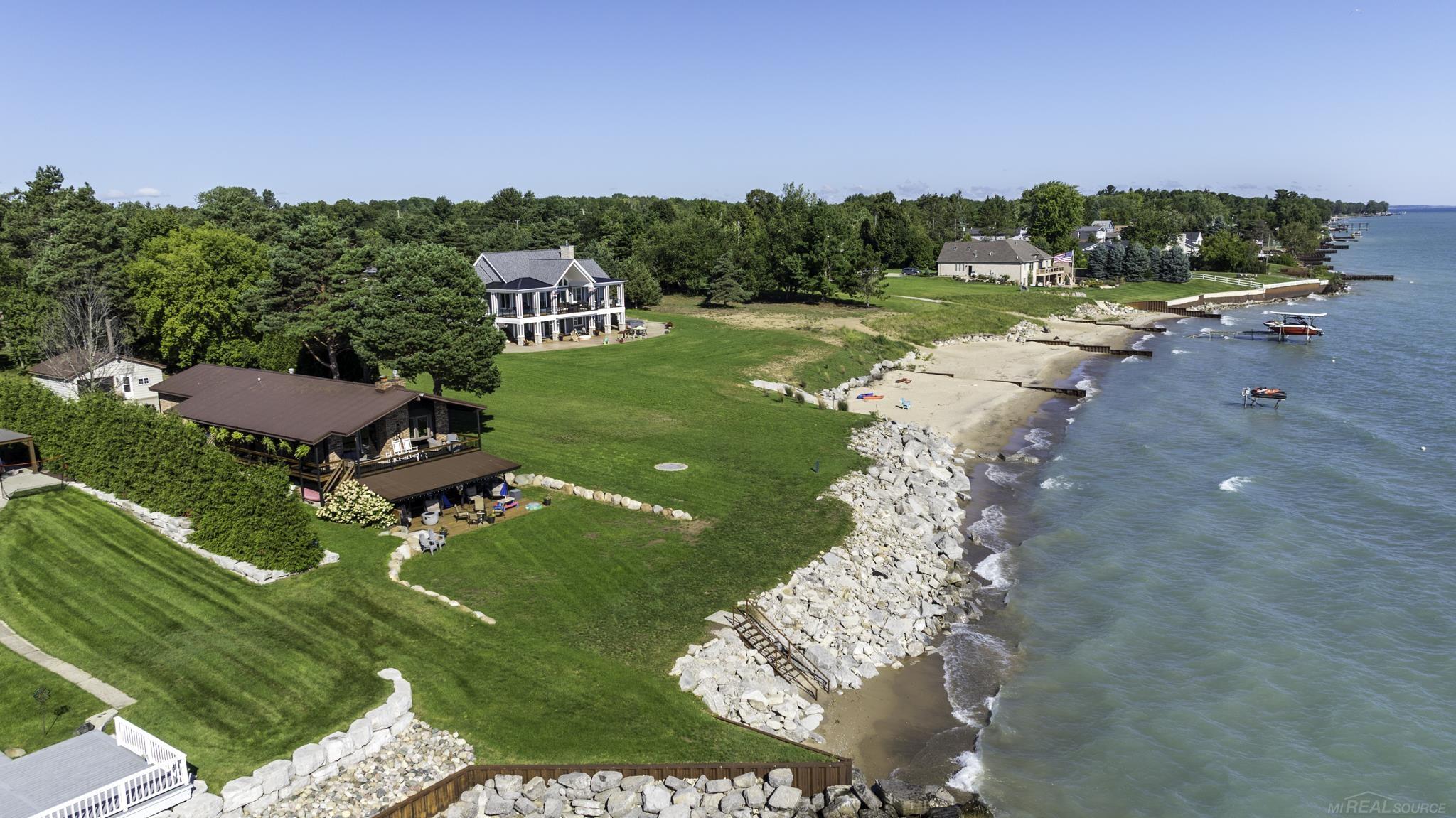 8915 Lakeshore Road