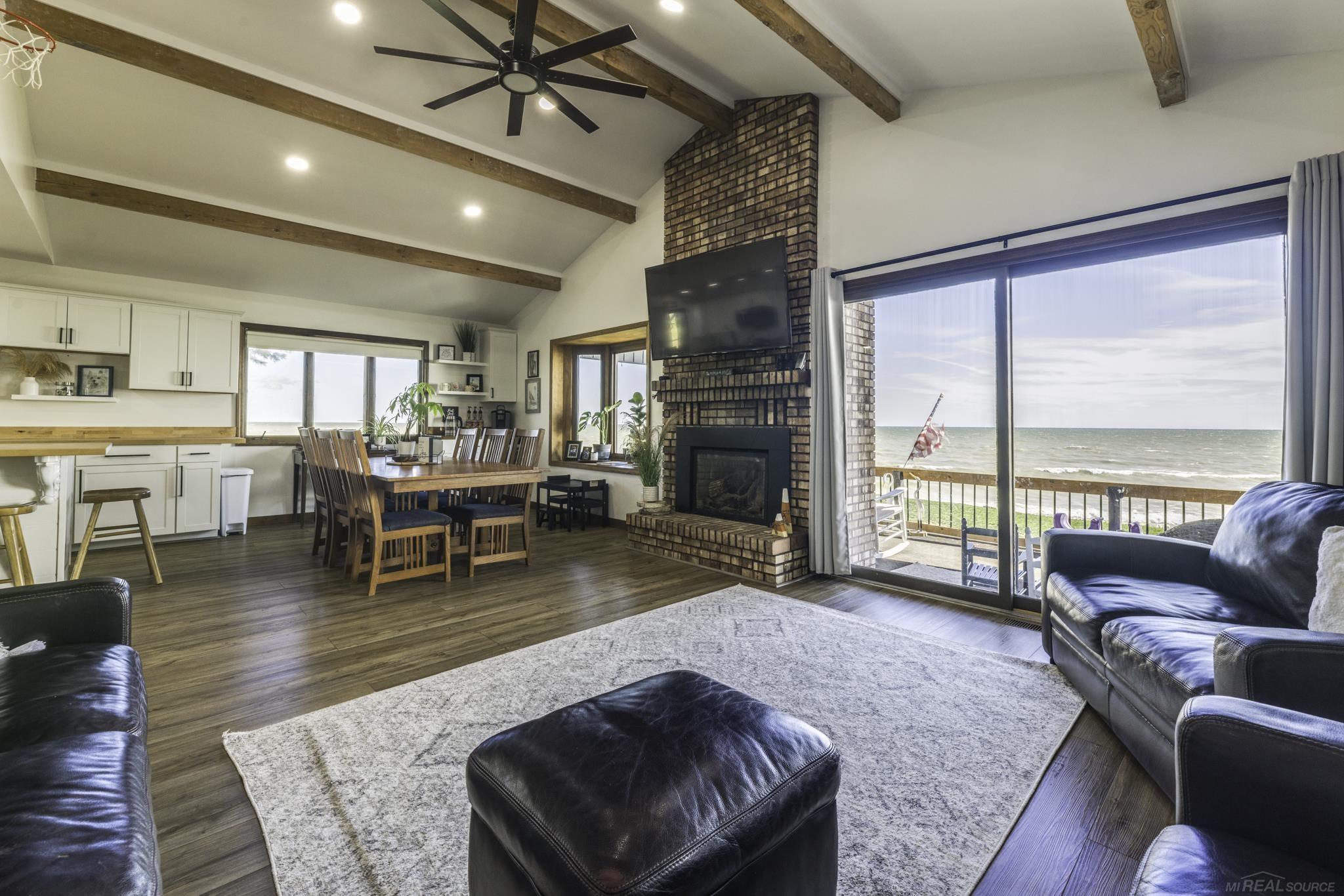 8915 Lakeshore Road