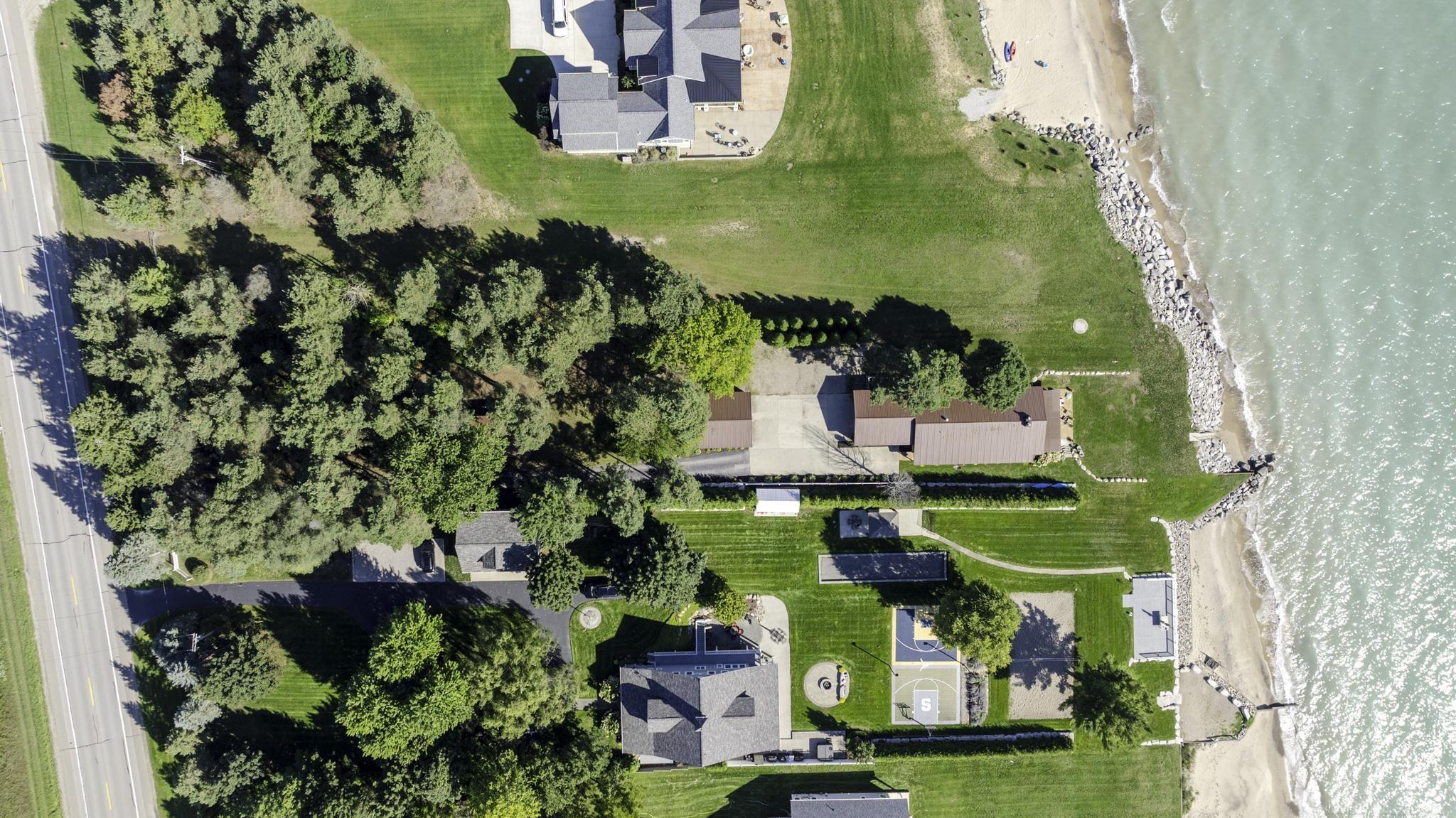 8915 Lakeshore Road