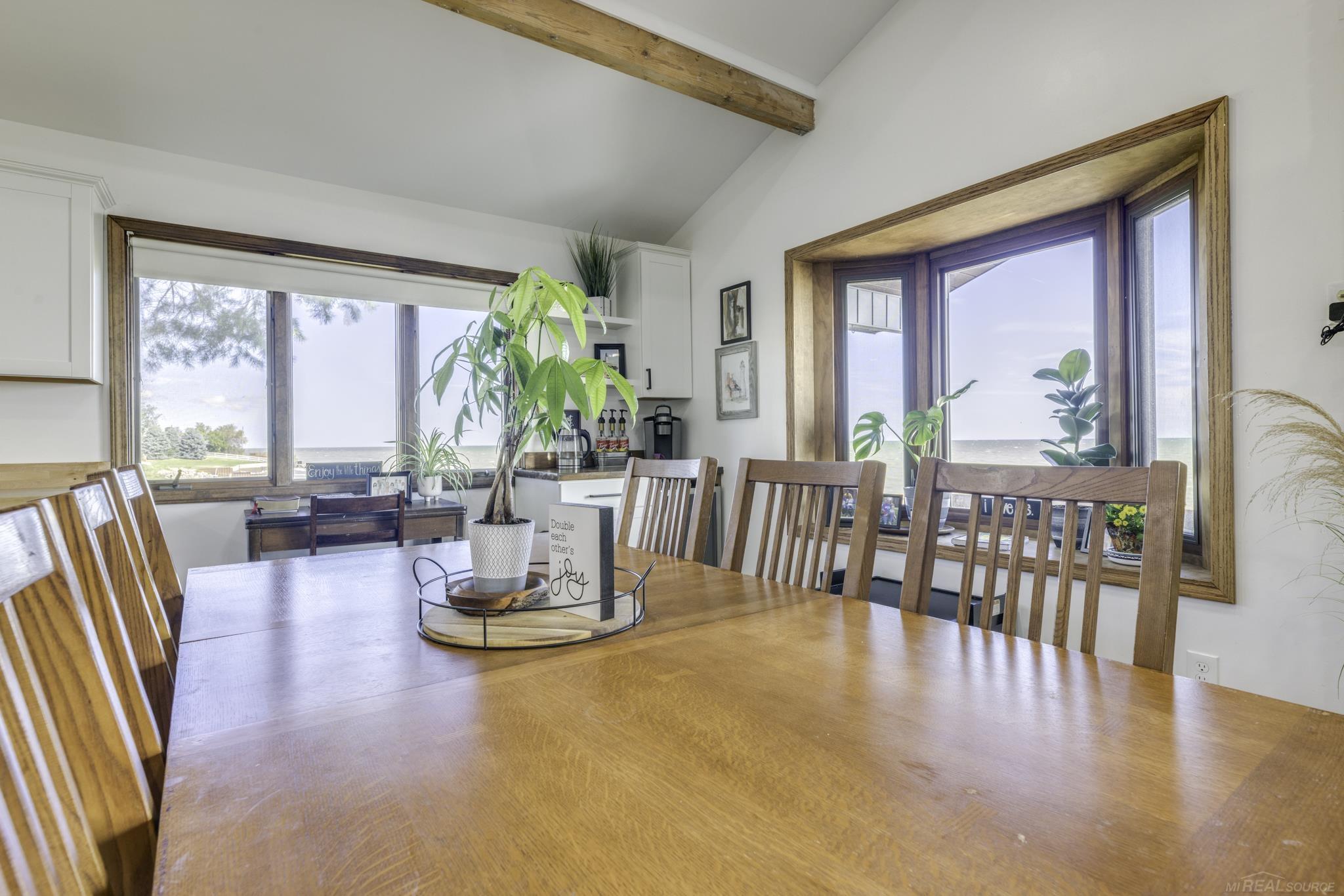 8915 Lakeshore Road