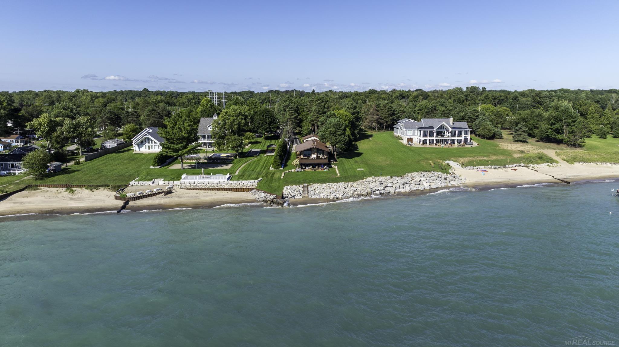 8915 Lakeshore Road