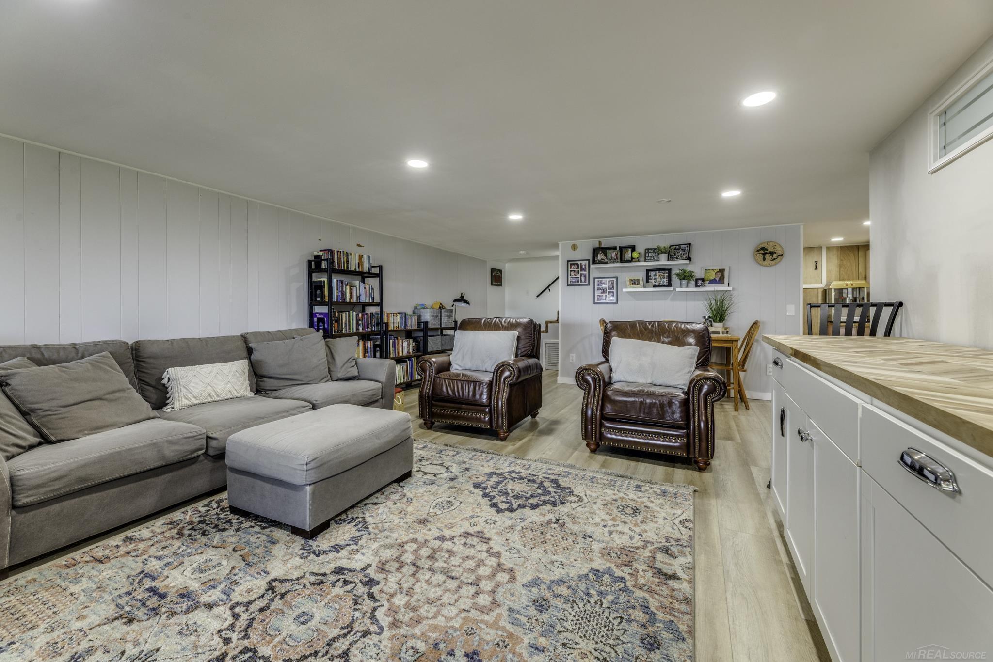 8915 Lakeshore Road