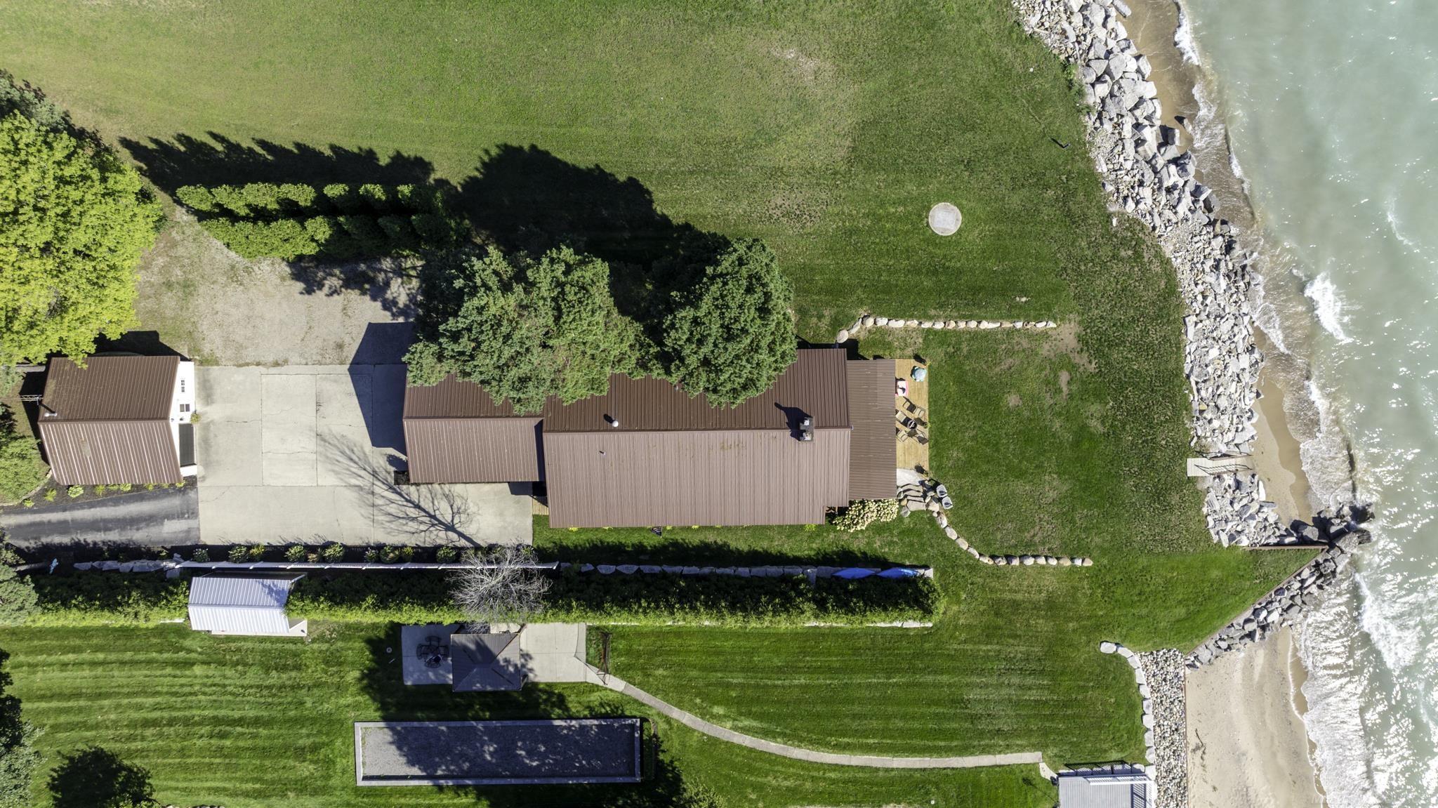 8915 Lakeshore Road