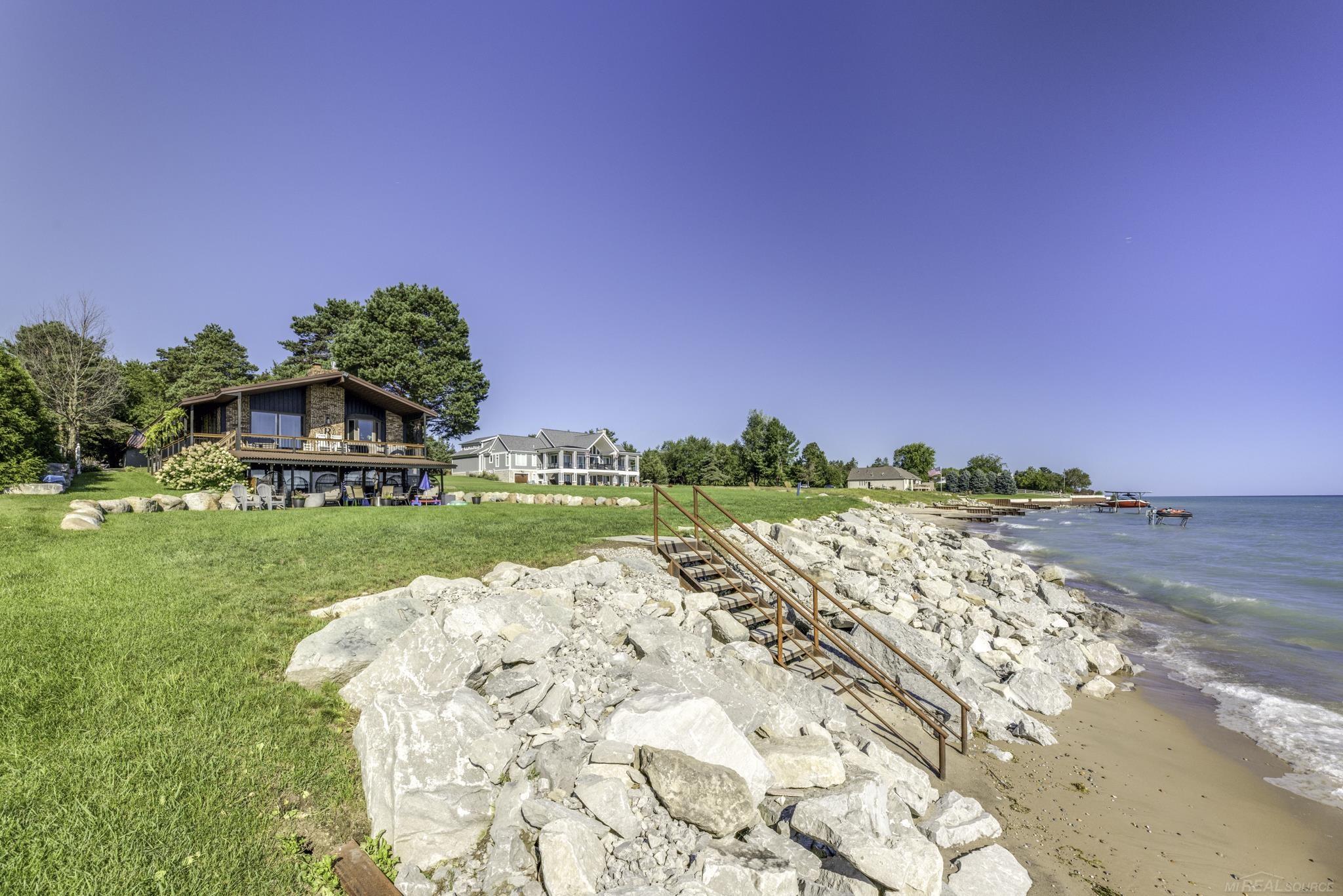 8915 Lakeshore Road