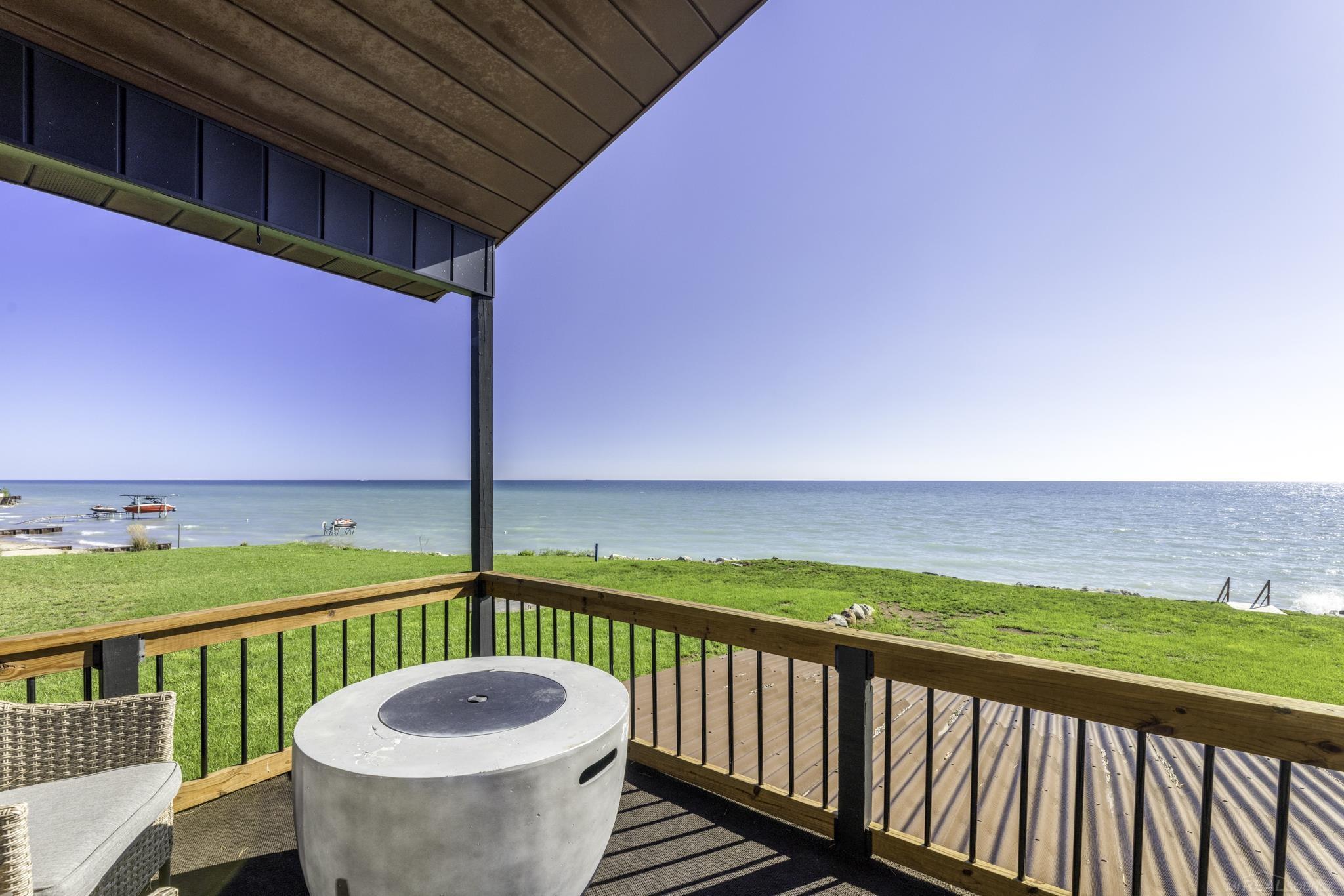 8915 Lakeshore Road