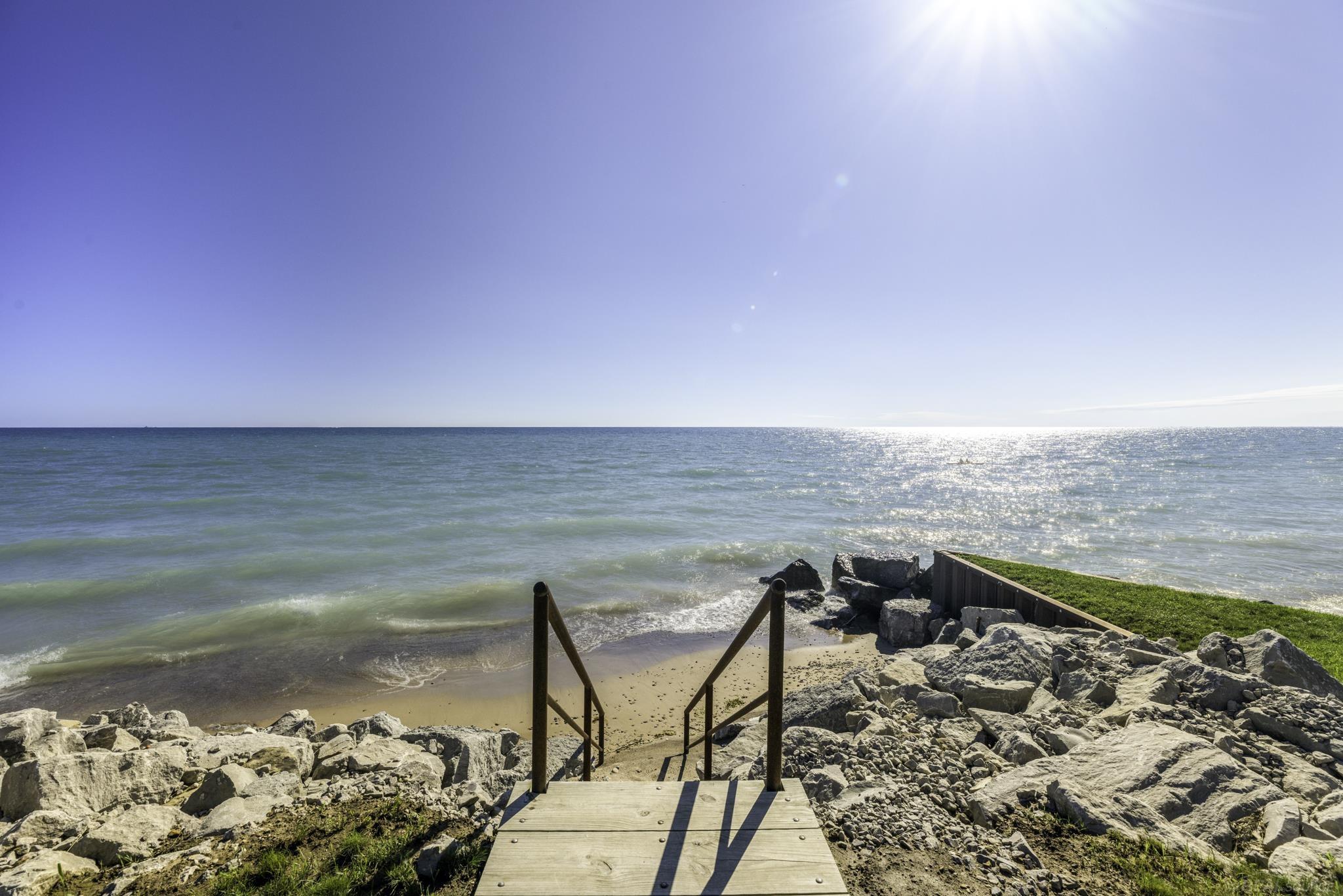 8915 Lakeshore Road