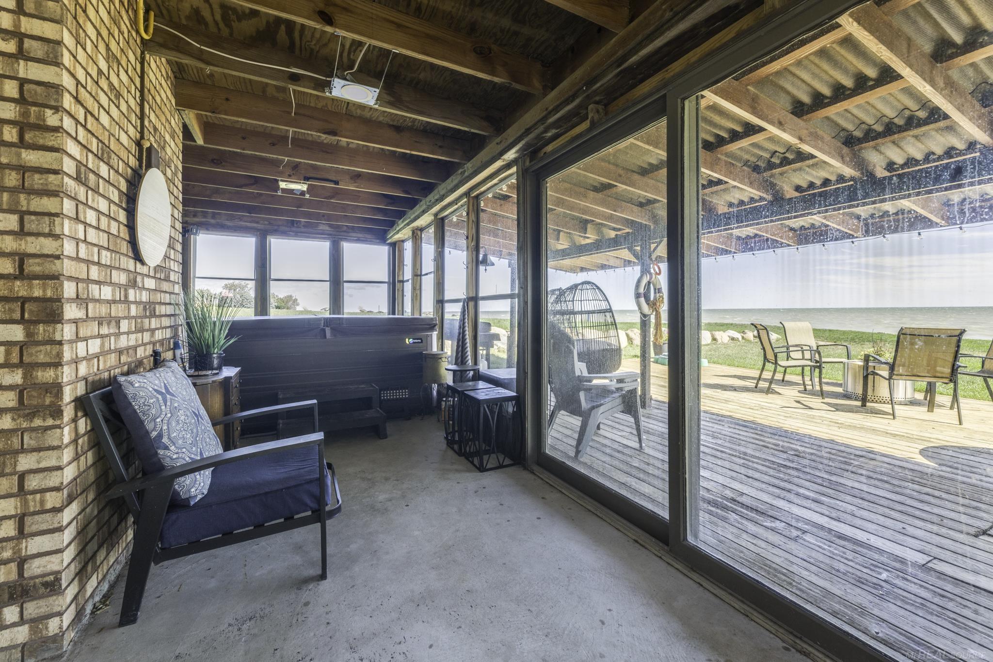 8915 Lakeshore Road