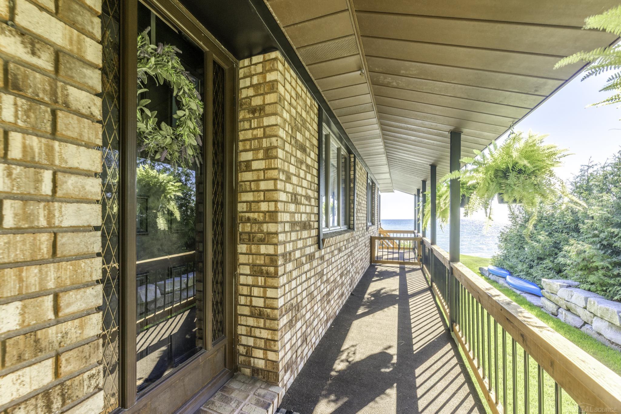 8915 Lakeshore Road