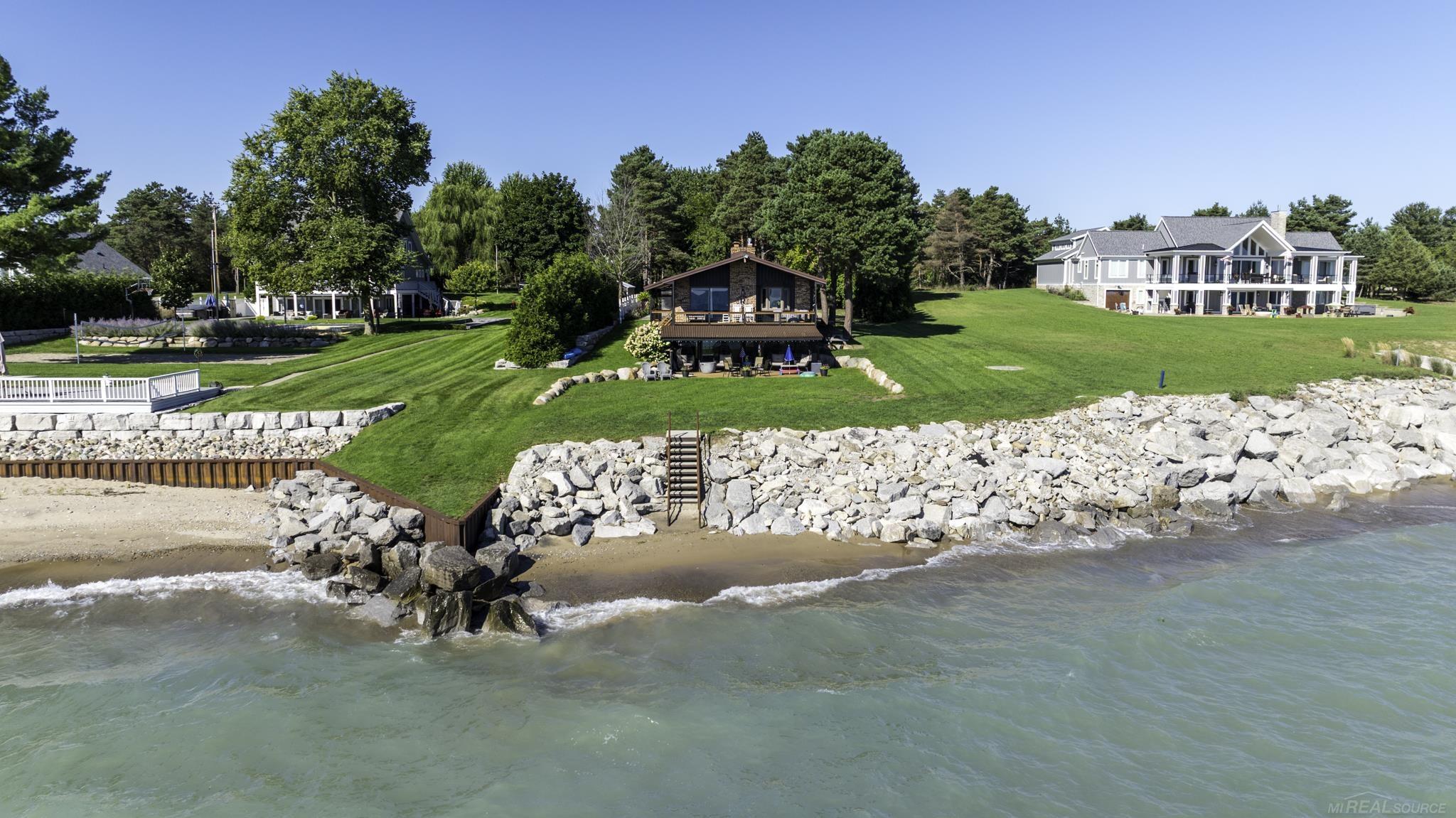 8915 Lakeshore Road