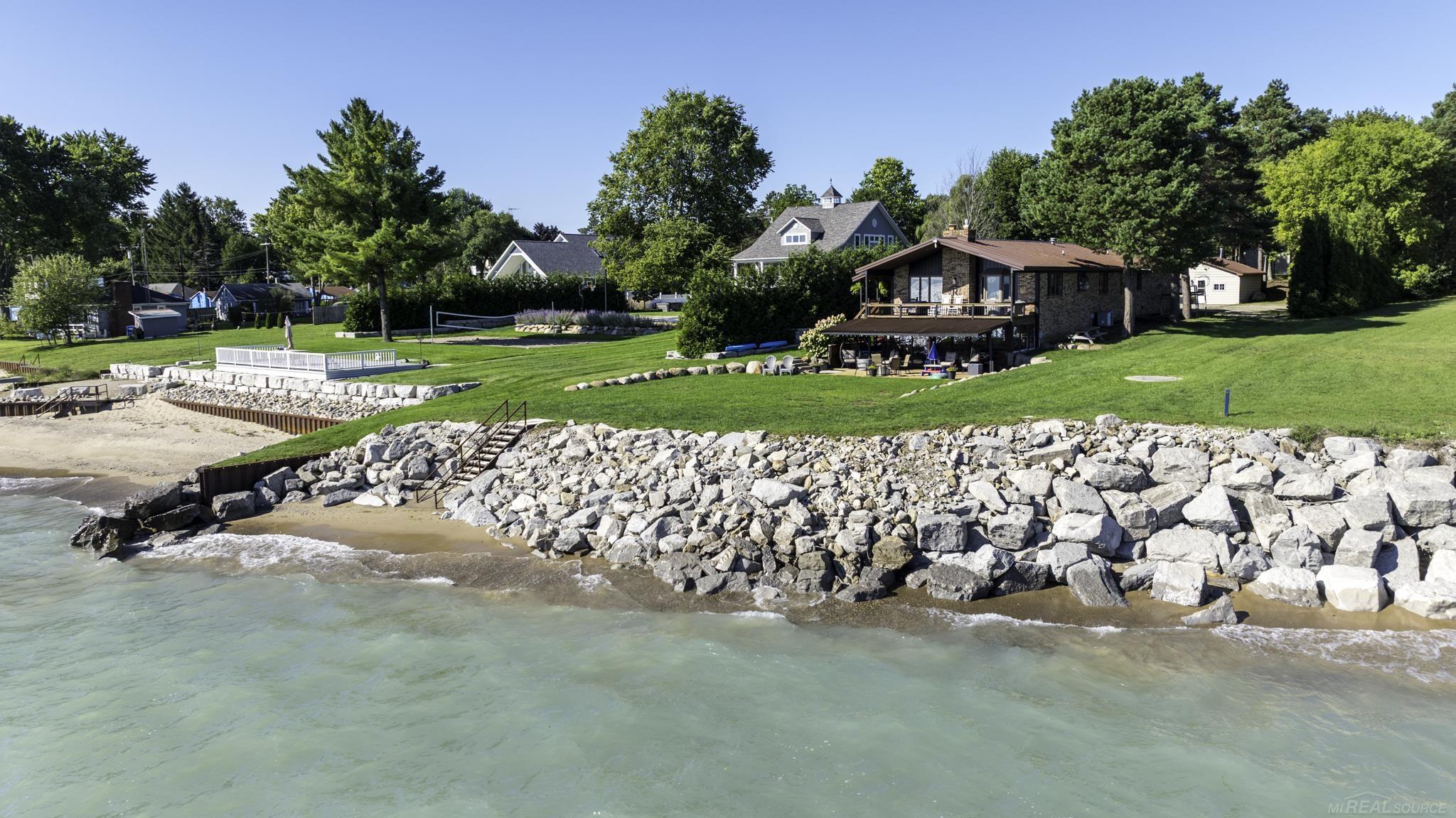 8915 Lakeshore Road