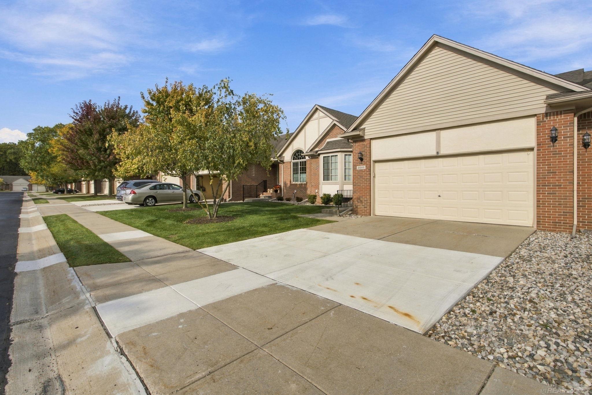 28201 Cottonwood Court