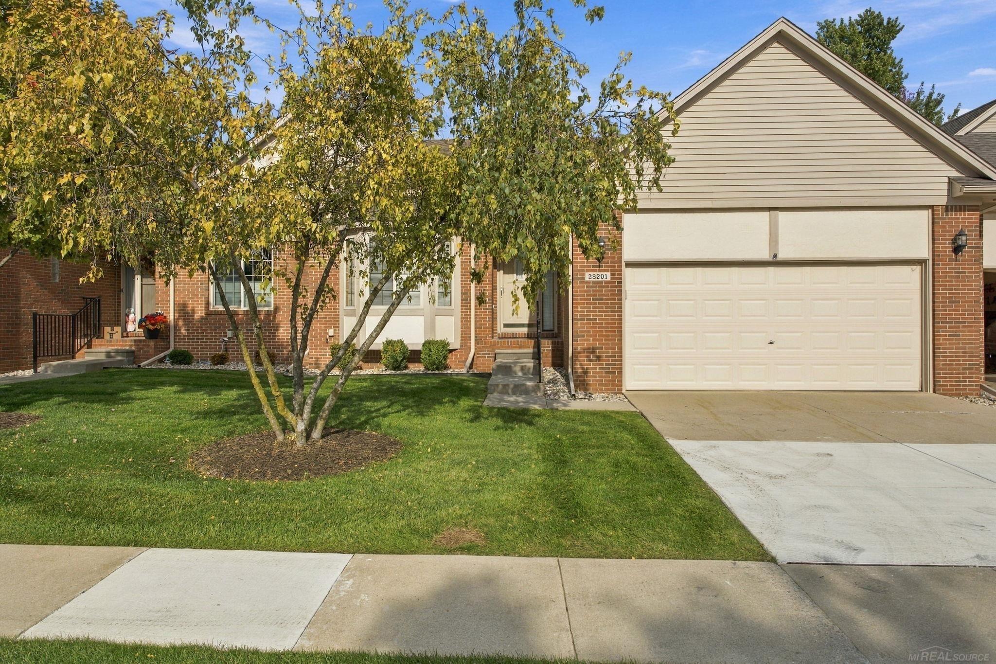 28201 Cottonwood Court