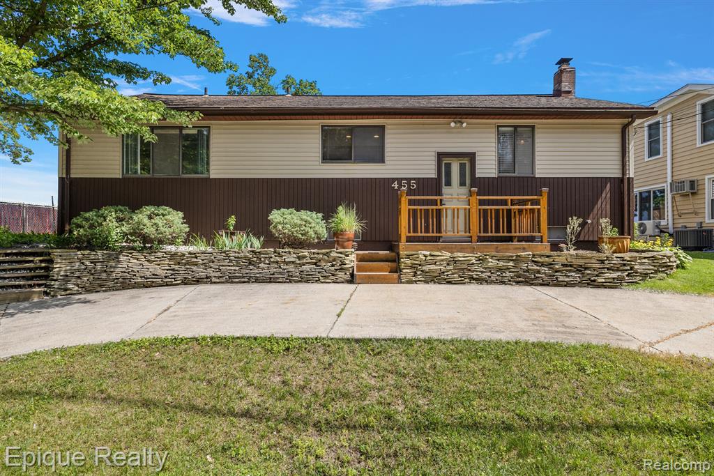 455 Shady Oaks Street