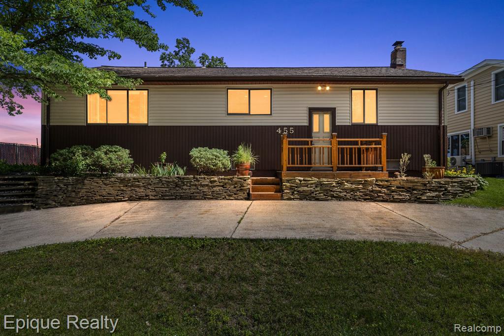 455 Shady Oaks Street