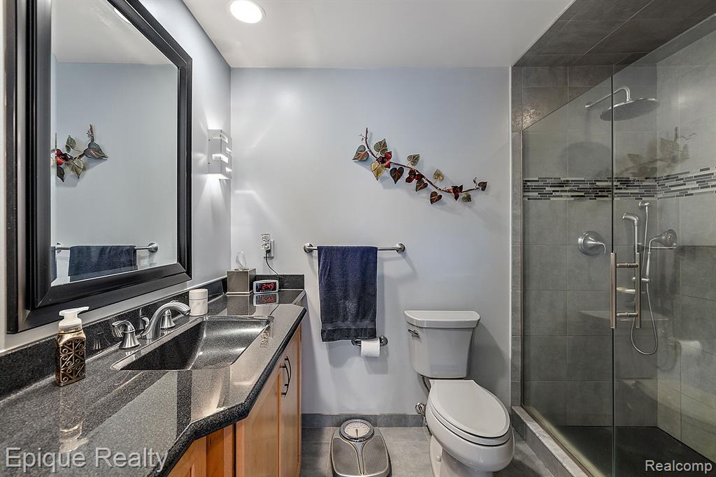 455 Shady Oaks Street