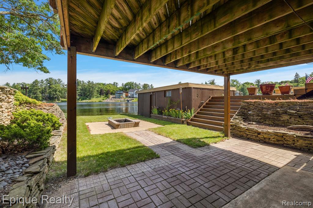 455 Shady Oaks Street