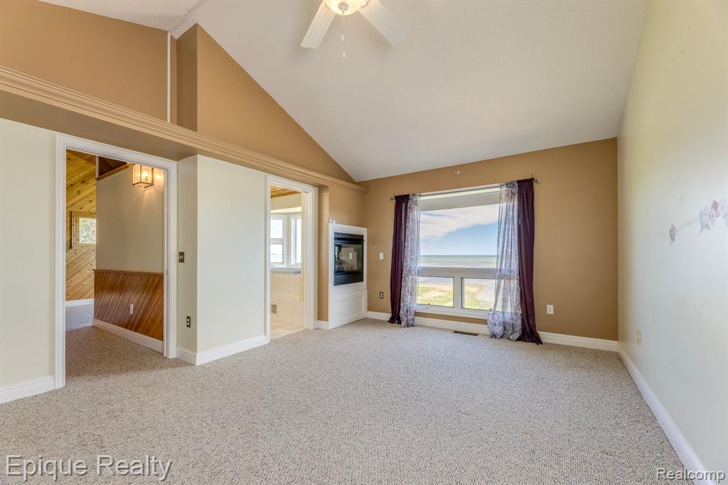 6455 Lakeview Drive