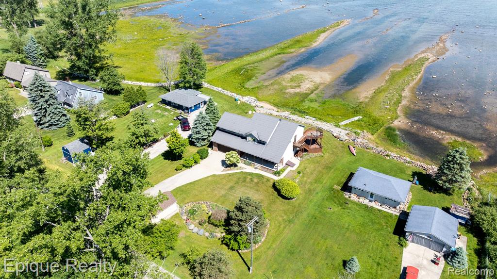 6455 Lakeview Drive