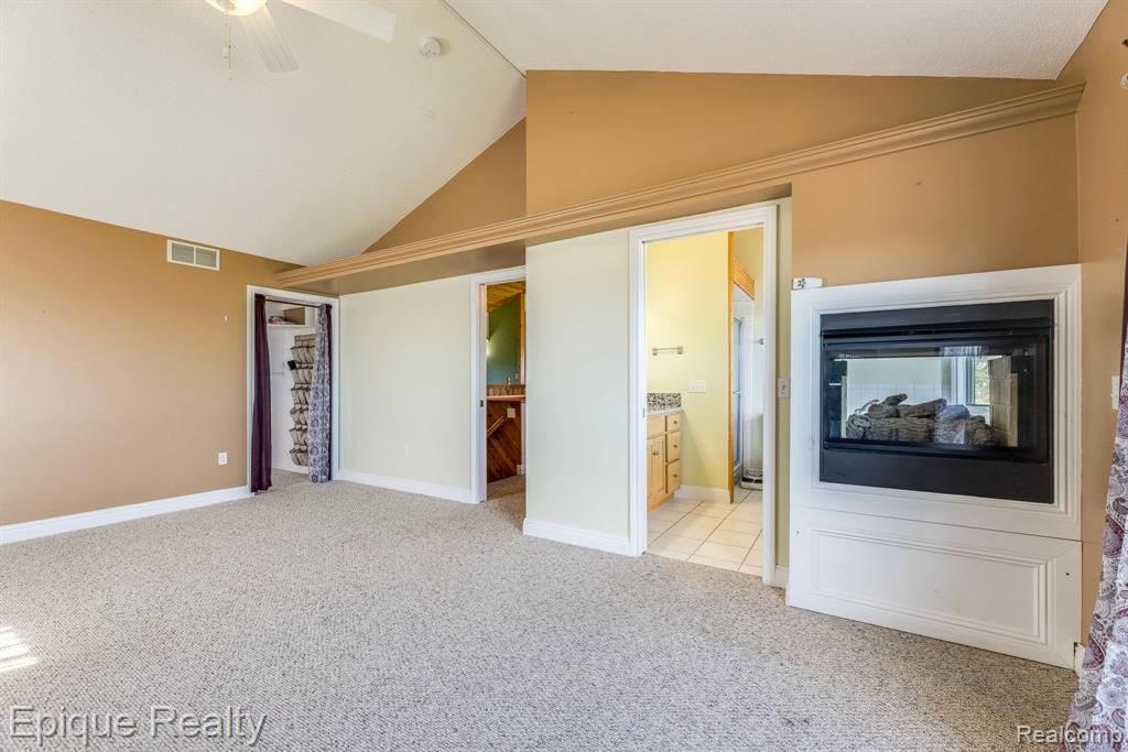 6455 Lakeview Drive