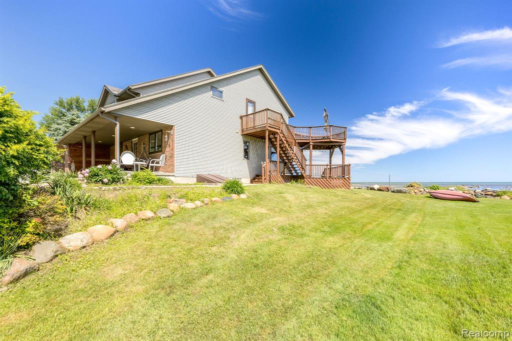 6455 Lakeview Drive