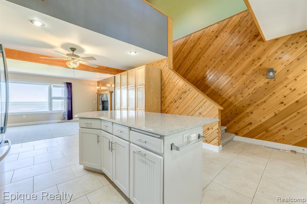 6455 Lakeview Drive