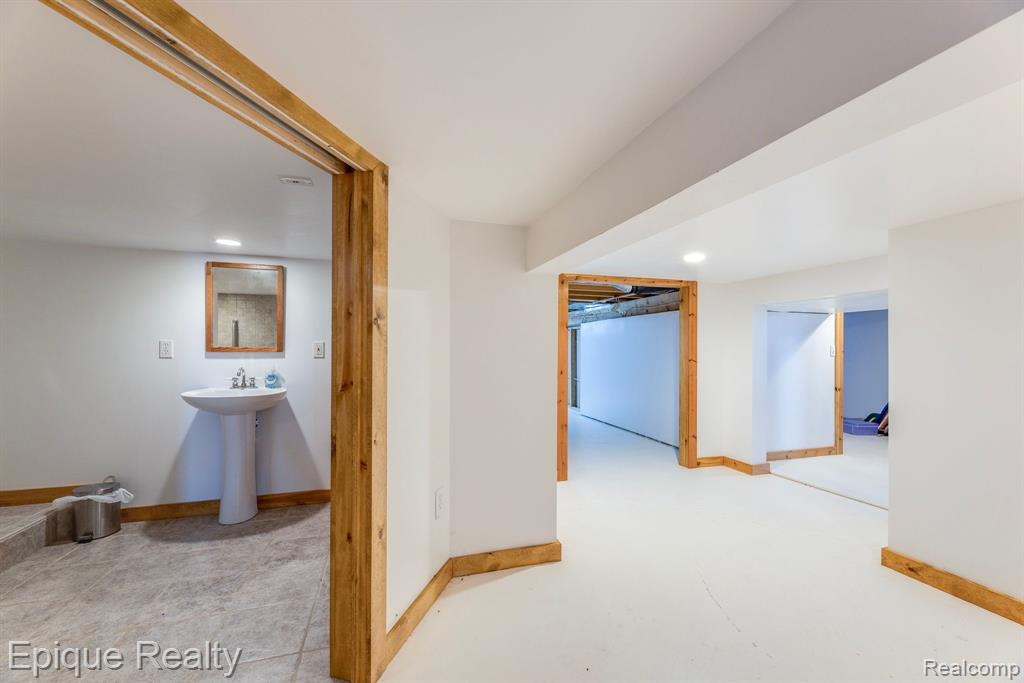 6455 Lakeview Drive