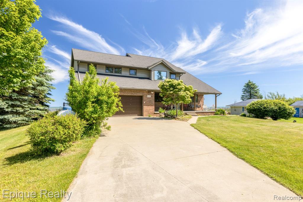 6455 Lakeview Drive