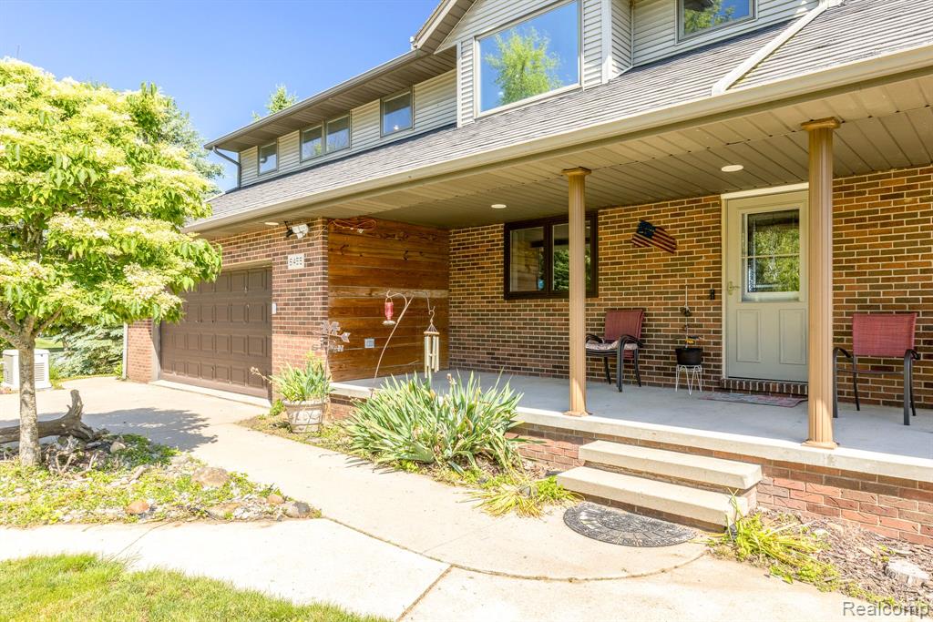 6455 Lakeview Drive