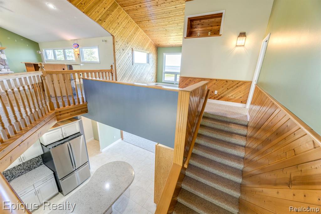 6455 Lakeview Drive