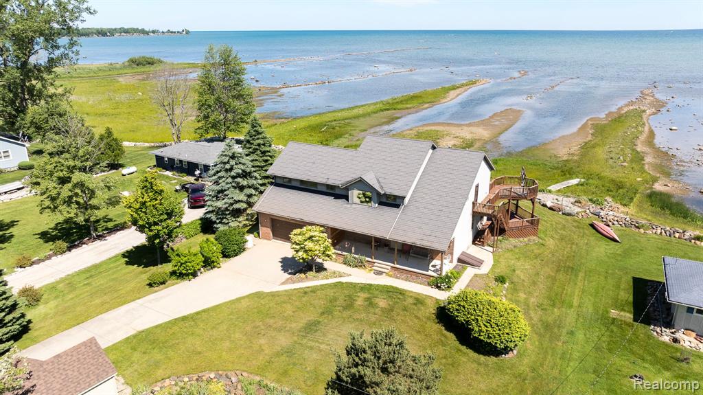 6455 Lakeview Drive