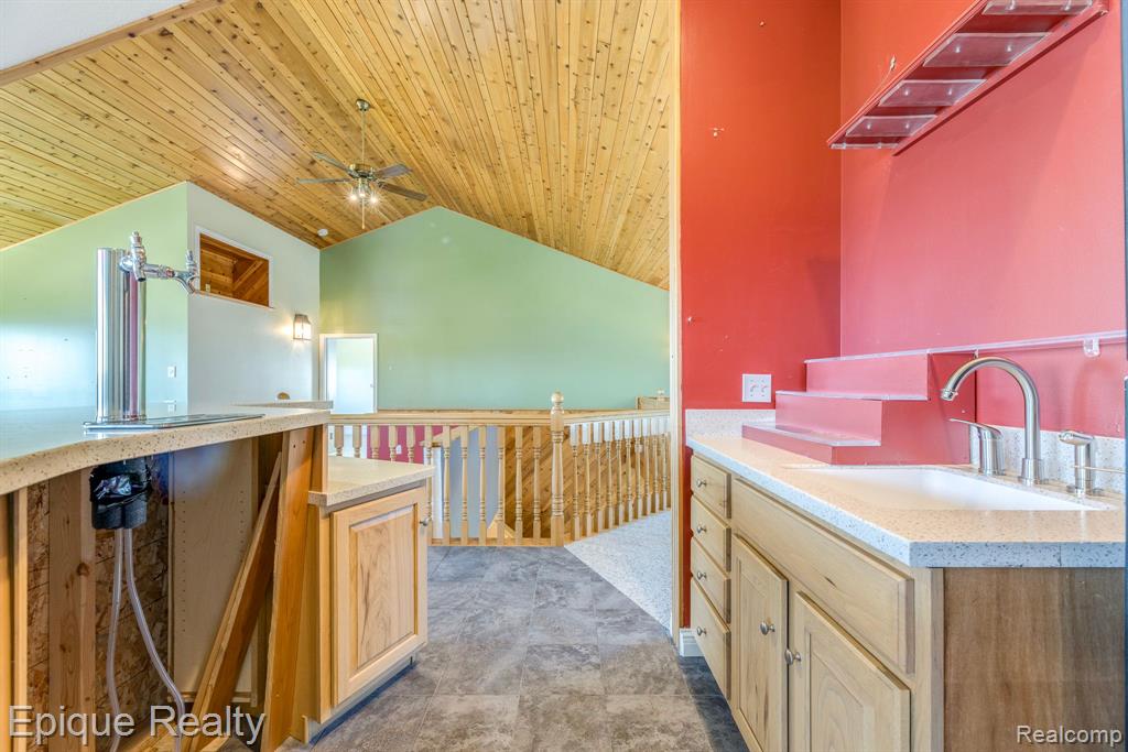 6455 Lakeview Drive