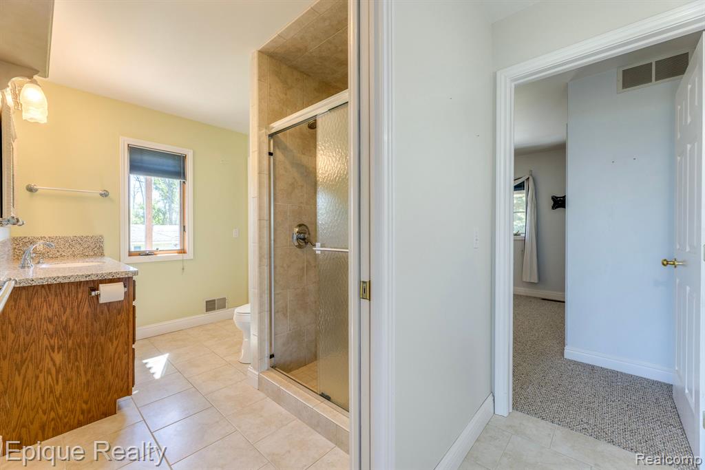 6455 Lakeview Drive