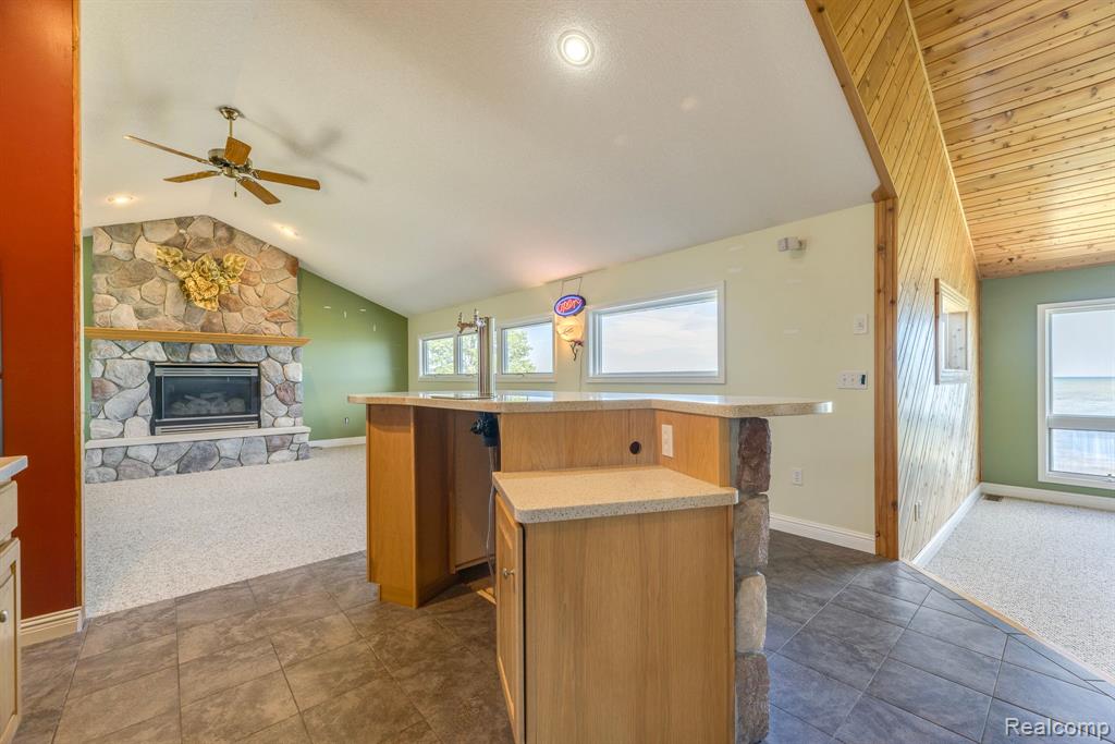 6455 Lakeview Drive