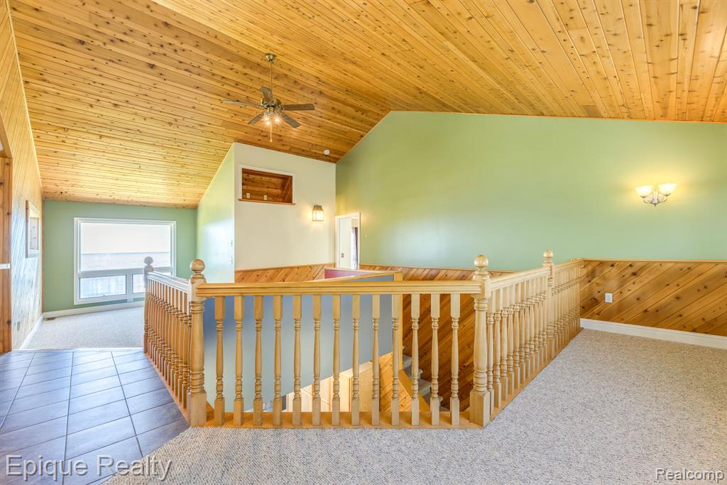 6455 Lakeview Drive