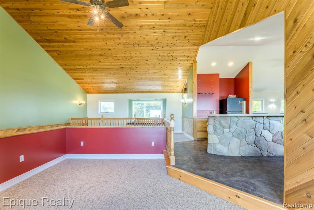 6455 Lakeview Drive