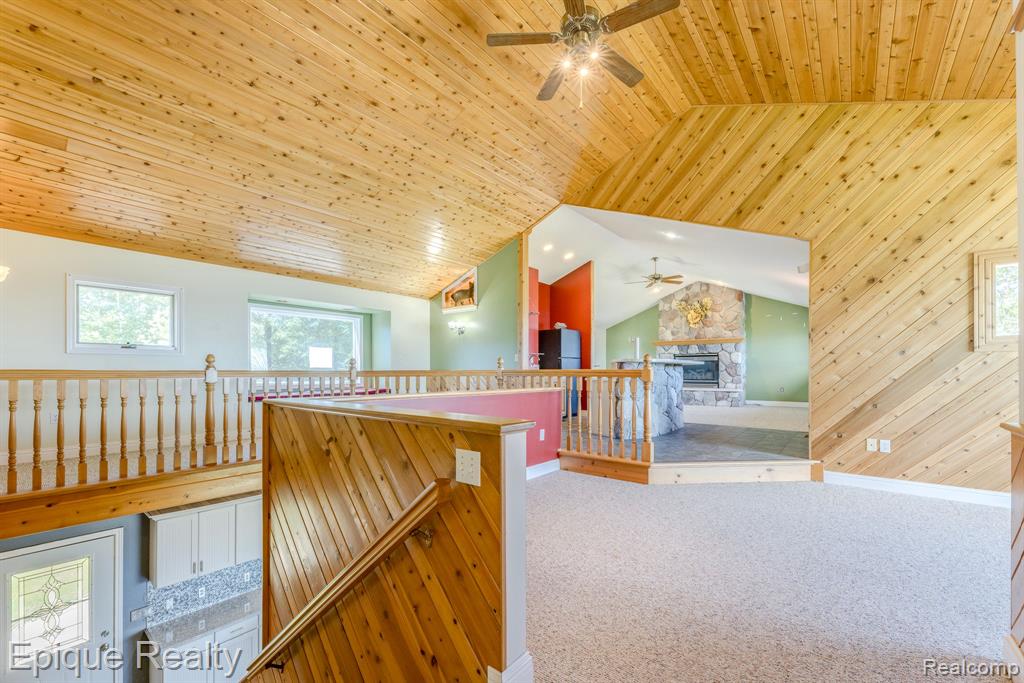 6455 Lakeview Drive
