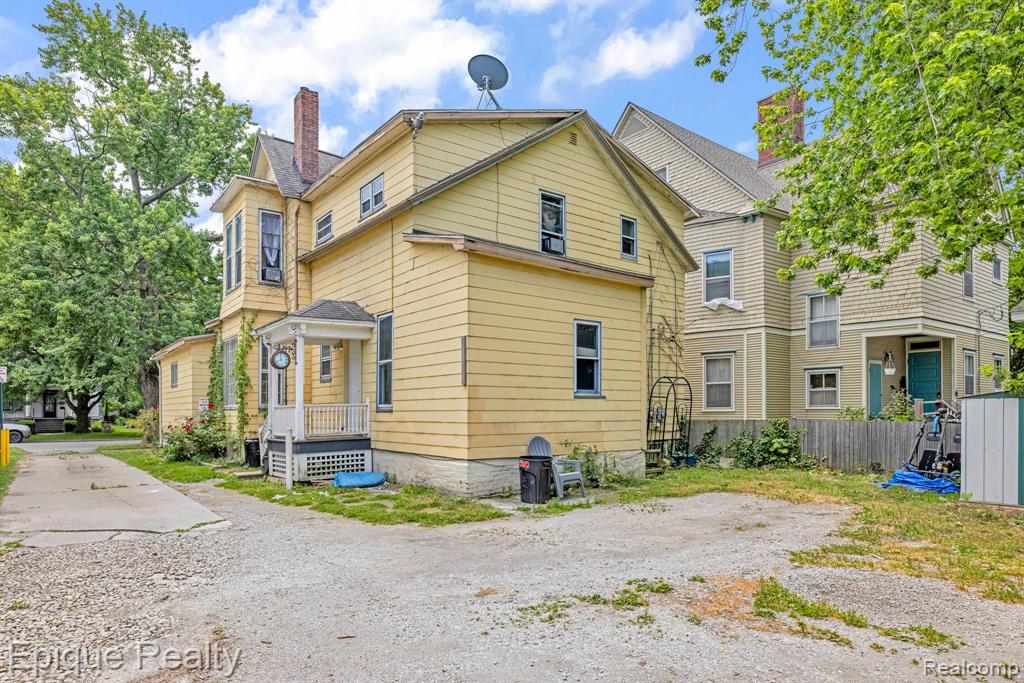 819 Court Street