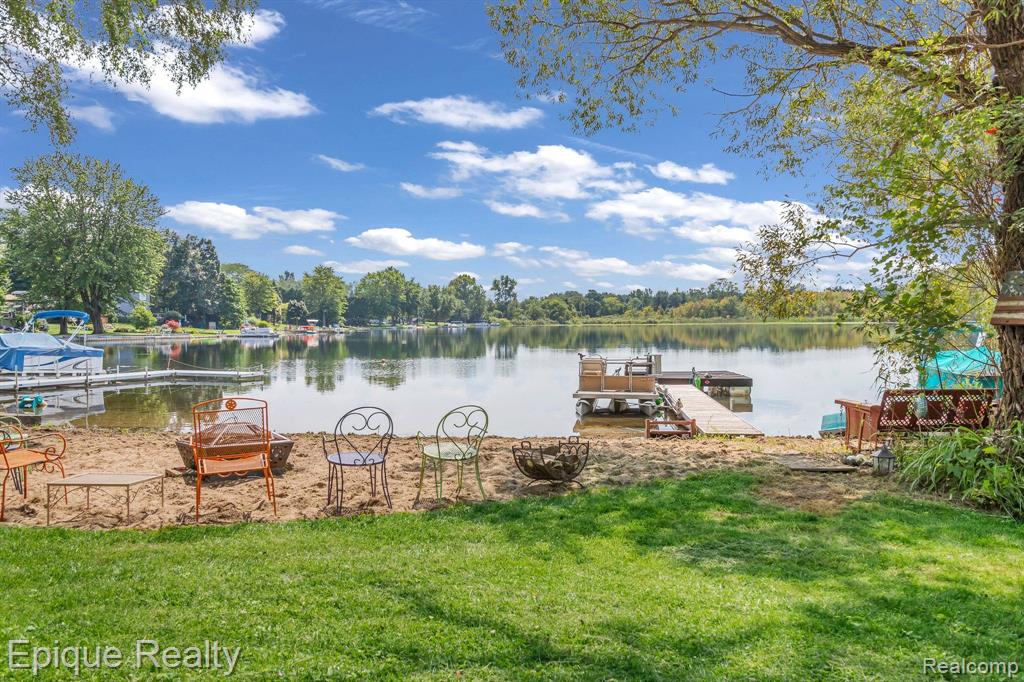 6818 Rink Drive