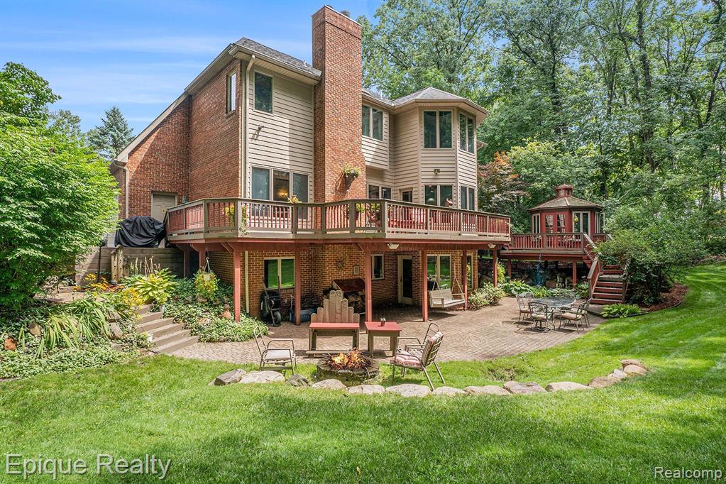 5082 Walnut Hills Drive