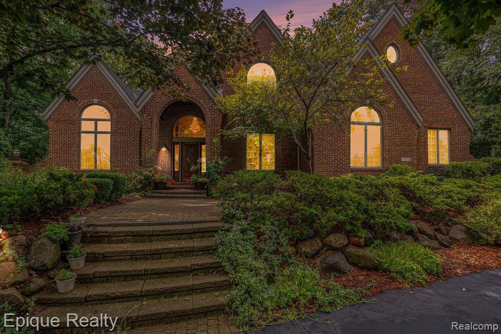 5082 Walnut Hills Drive