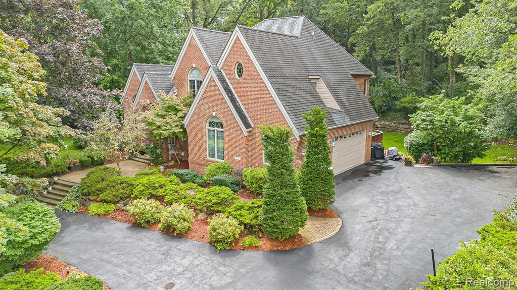 5082 Walnut Hills Drive