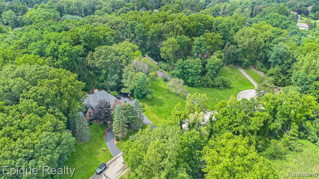 5082 Walnut Hills Drive