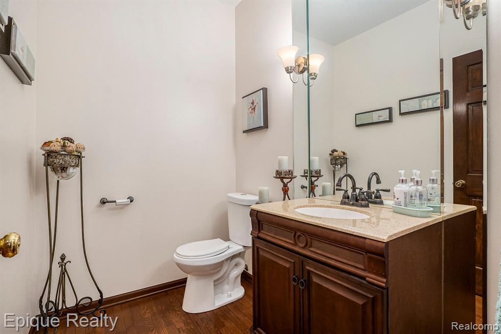 5082 Walnut Hills Drive